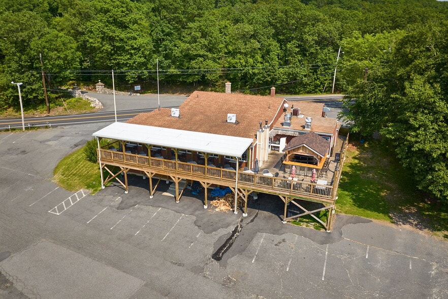 More Photos Of 100 Mountain Rd, Easthampton Restaurant For Sale