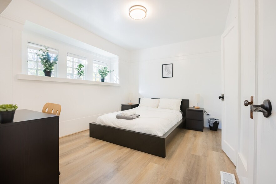 More Photos Of 400 Lagunitas Ave, Oakland Apartments For Sale