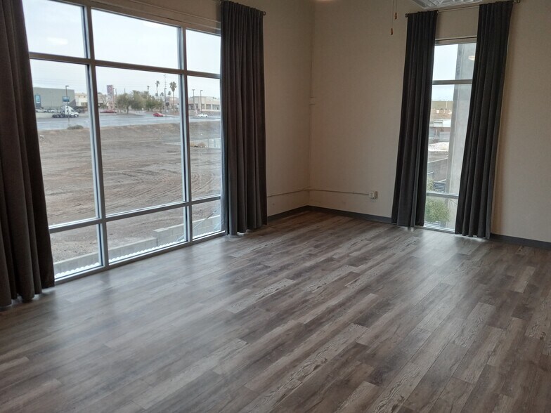 More Photos Of 4071 Silvestri Ln, Las Vegas Showroom For Sale