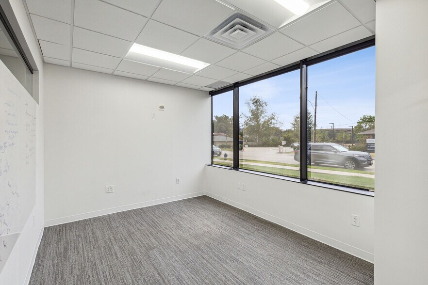 More Photos Of 5477 Glen Lakes Dr, Dallas Medical For Lease