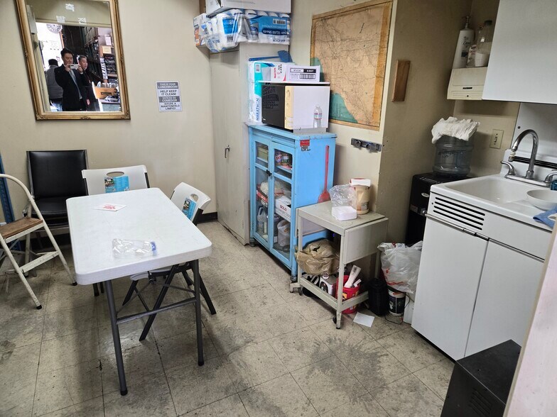 More Photos Of 1122 S Alvarado St, Los Angeles Warehouse For Lease