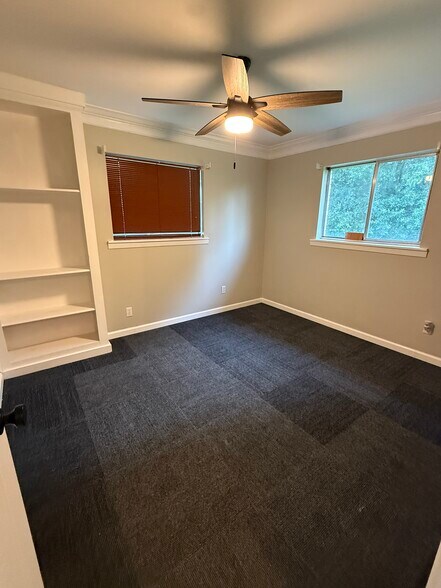 More Photos Of 1401 Thompson Cir, Gardendale Office For Sale