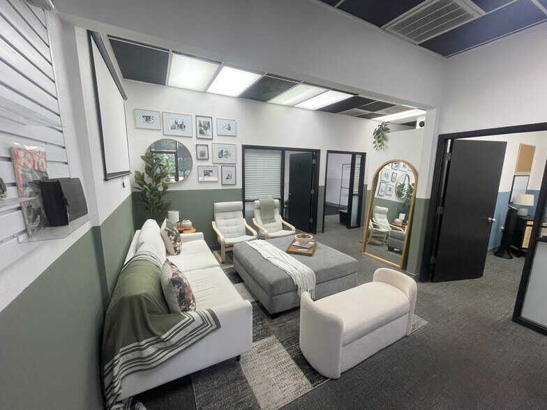 More Photos Of 7441 E Butherus Dr, Scottsdale Light Distribution For Lease