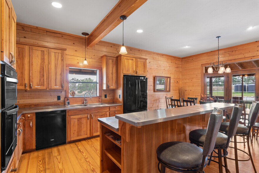 More Photos Of 3607 Lone Man Mountain Rd, Wimberley Hotel For Sale