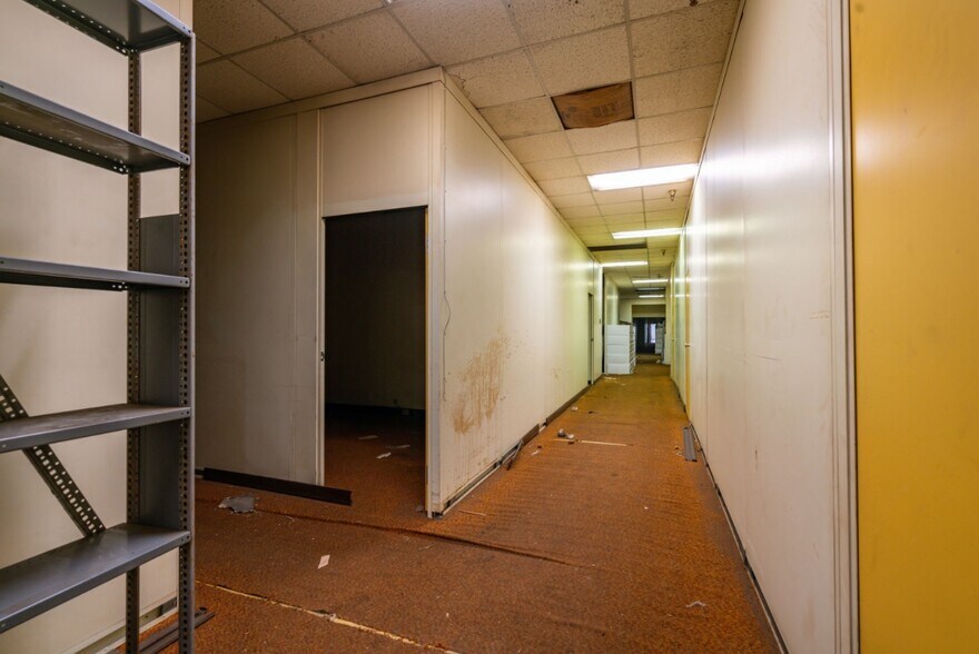 More Photos Of 621 Dana St NE, Warren Manufacturing For Lease