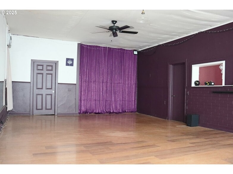 More Photos Of 2820 Broadway St, Baker City Flex For Sale