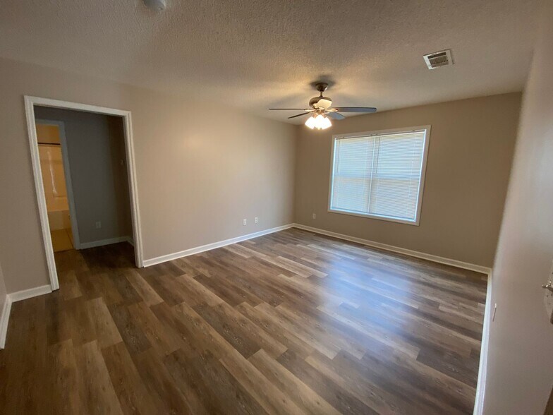 More Photos Of 211 Gard St, Valdosta Apartments For Sale