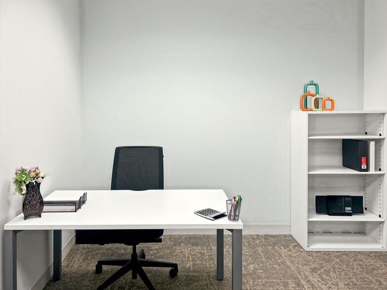 More Photos Of 7400 Beaufont Springs Dr, Richmond Coworking Space