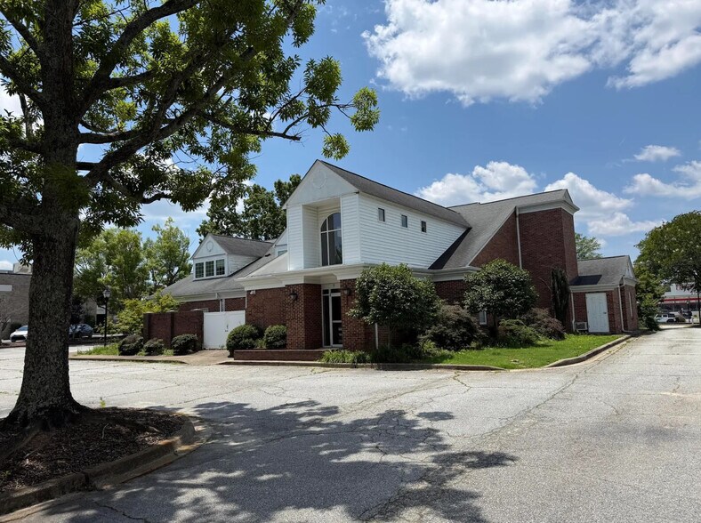 More Photos Of 118 N E Main St, Simpsonville Specialty For Lease