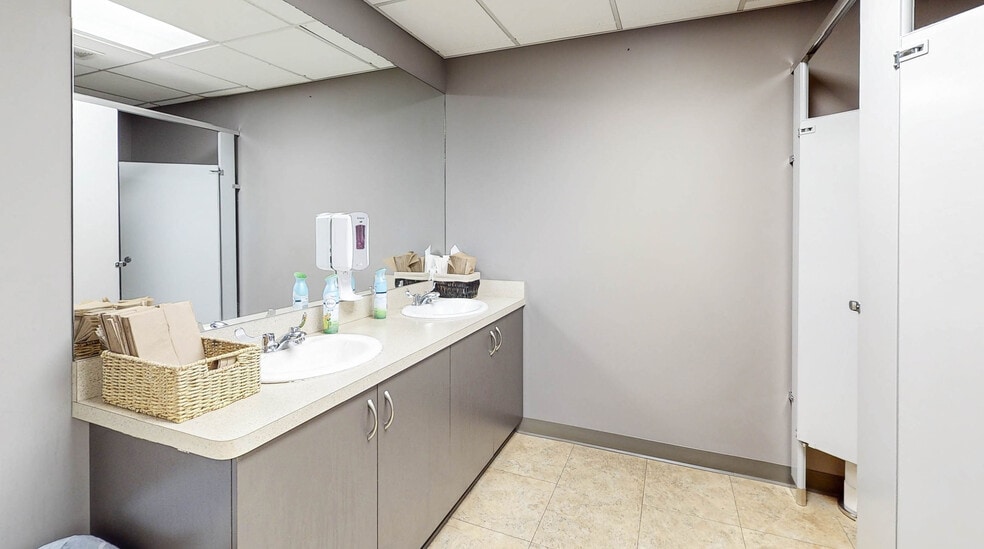 More Photos Of 2217 E 9th St, Cleveland Office For Lease