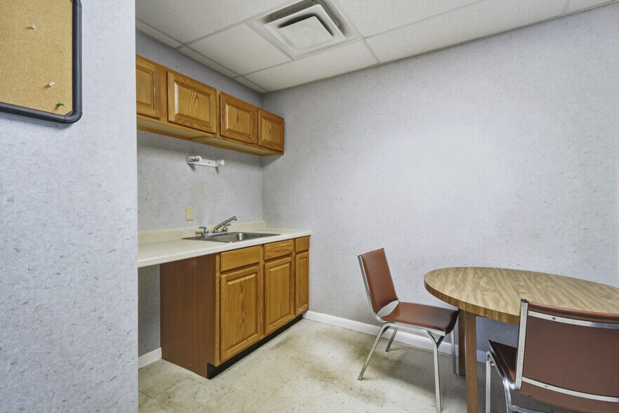 More Photos Of 1840 Dunn Ave, Jacksonville Medical For Lease