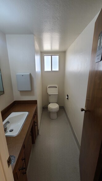 More Photos Of 215 China Grade Loop, Bakersfield Medical For Sale