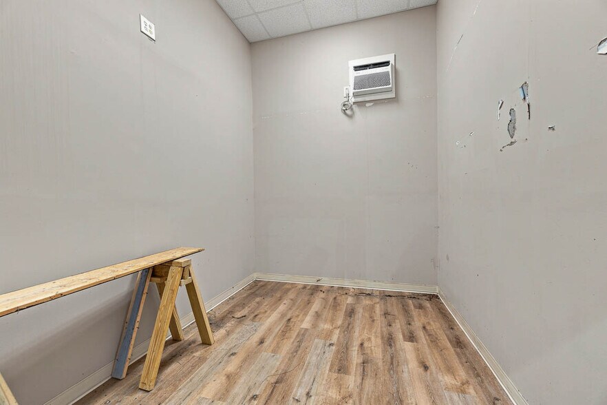 More Photos Of 3811 Darien Hwy, Brunswick Flex For Sale