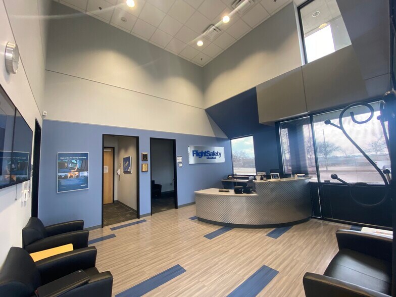 More Photos Of 9701 Metric Blvd, Austin Distribution For Lease