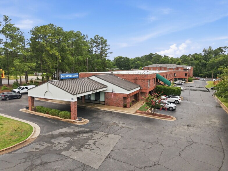 More Photos Of 1340 N Wesleyan Blvd, Rocky Mount Hotel For Sale