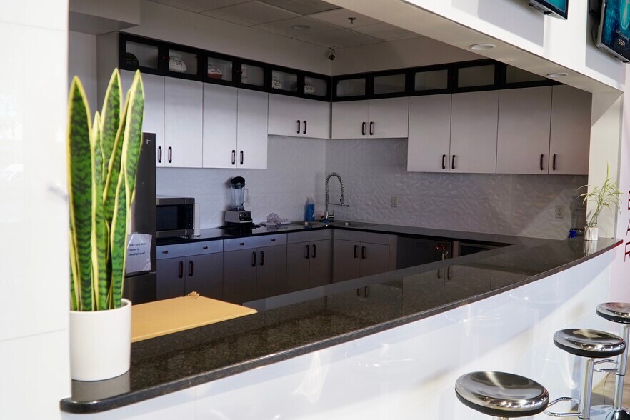 More Photos Of 5850 W Cypress St, Tampa Office For Lease