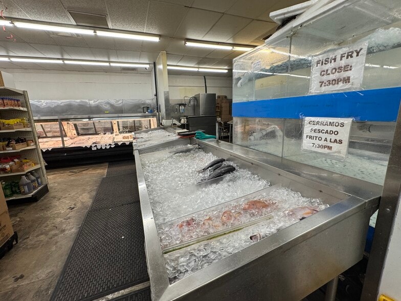 More Photos Of 21001-21015 Sherman Way, Canoga Park Freestanding For Lease