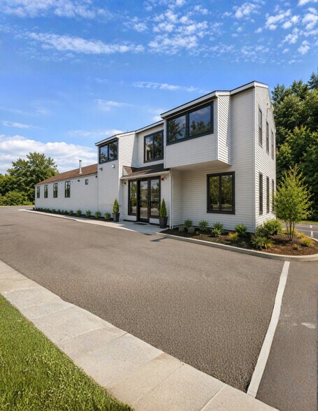 Primary Photo Of 20 Taylor St, Littleton Showroom For Lease