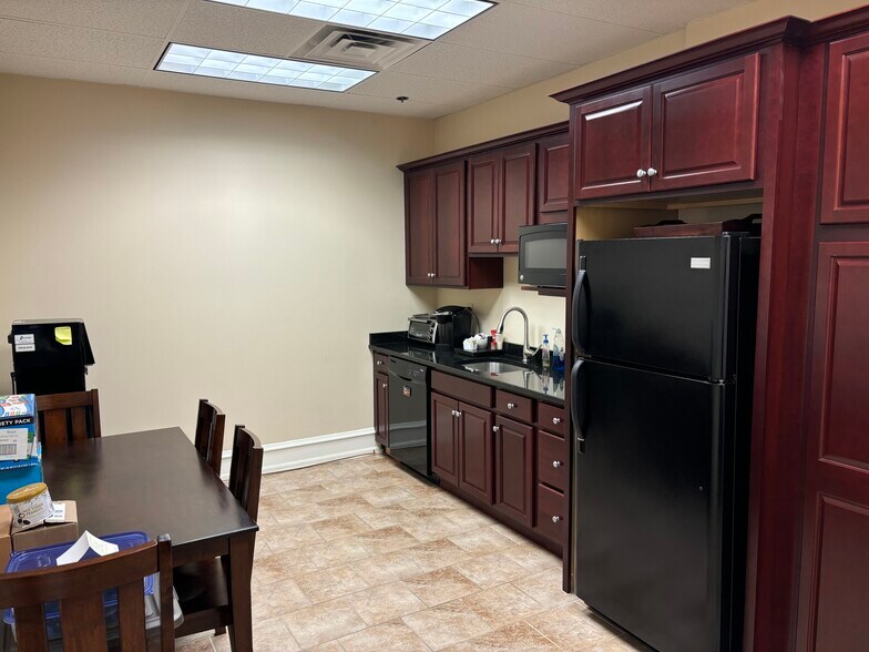 More Photos Of 238 Littleton Rd, Westford Office For Lease