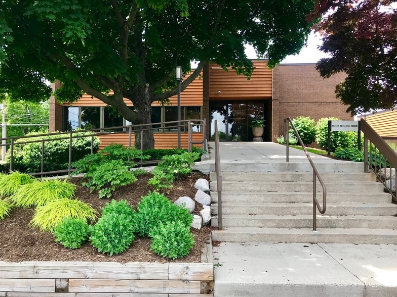 More Photos Of 205 W 29th St, Holland Office For Lease