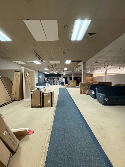 More Photos Of 3910 W Camp Wisdom Rd, Dallas Storefront For Sale