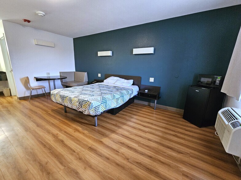 More Photos Of 1920 Bob Griffin Rd, Cameron Hotel For Sale