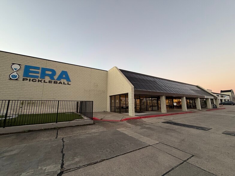 Primary Photo Of 295 Sawdust Rd, The Woodlands Department Store For Sale