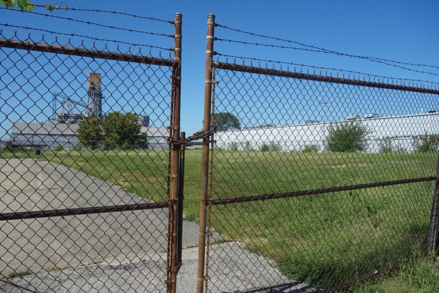 More Photos Of 104 W 10th Ave, North Kansas City Warehouse For Lease