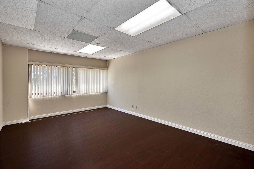 More Photos Of 13013-13017 166th St, Cerritos Warehouse For Lease