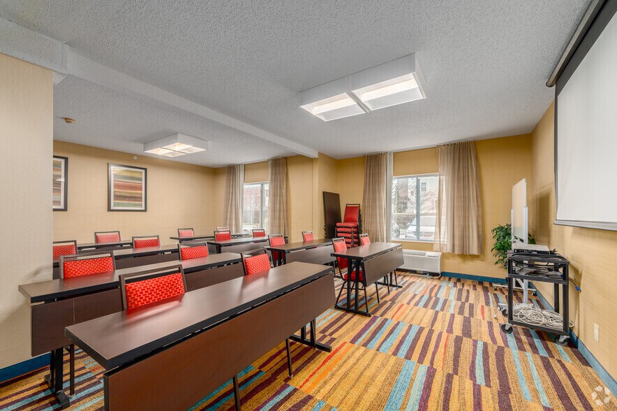 More Photos Of 9783 State Route 14, Streetsboro Hotel For Sale