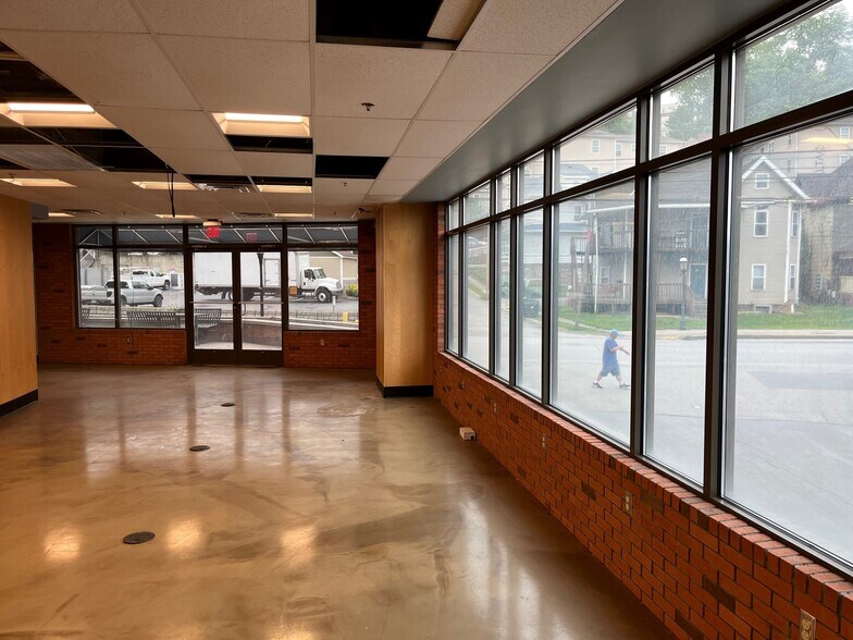 More Photos Of 333 Beechurst Ave, Morgantown Storefront Retail Residential For Lease