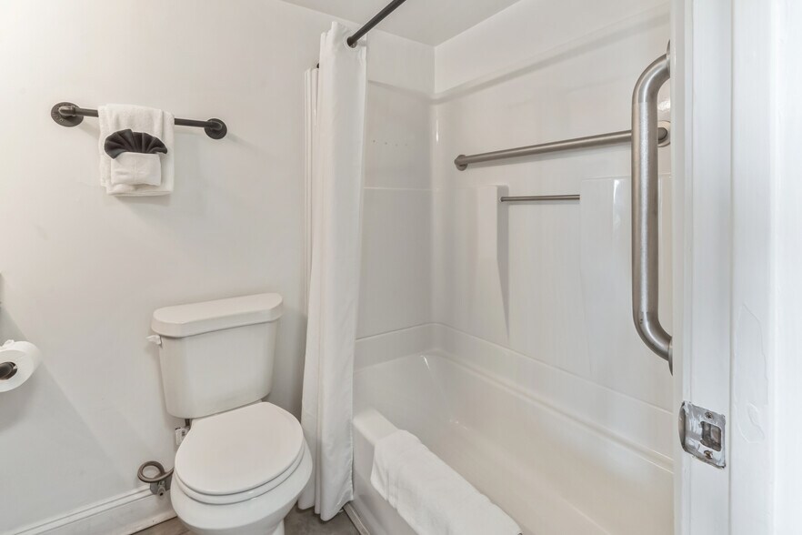 More Photos Of 2502 N Ocean Blvd, Myrtle Beach Hotel For Sale