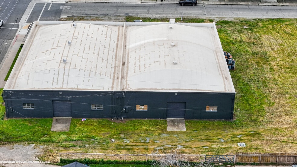 More Photos Of 1505-1507 W 18th St, Merced Warehouse For Lease