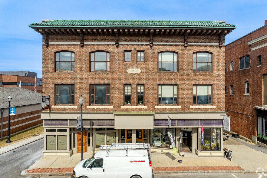 More Photos Of 253-255 Main St, Webster Loft Creative Space For Lease