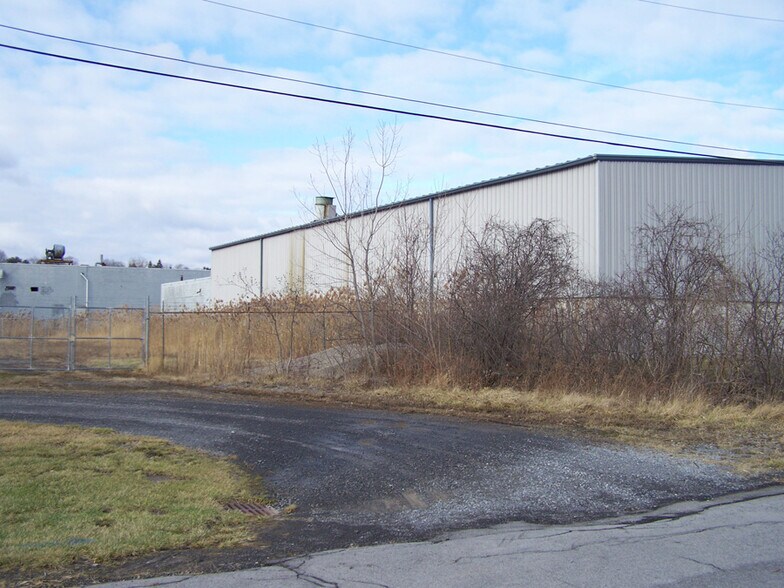 More Photos Of 5081 Whirlybird Ln, East Syracuse Warehouse For Lease