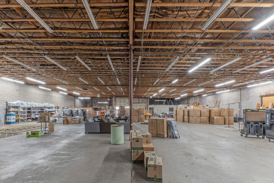 More Photos Of 2319 W Holly St, Phoenix Warehouse For Sale