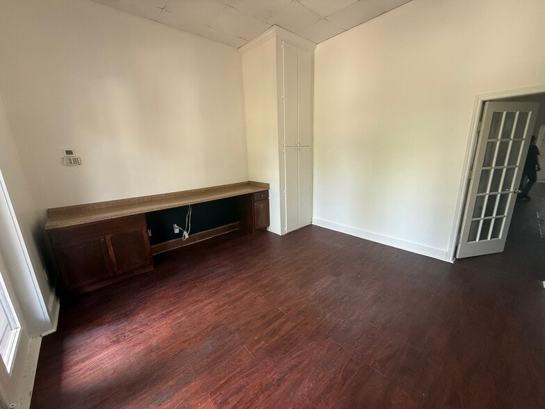 More Photos Of 605 Bradford Ave, Kemah General Retail For Lease