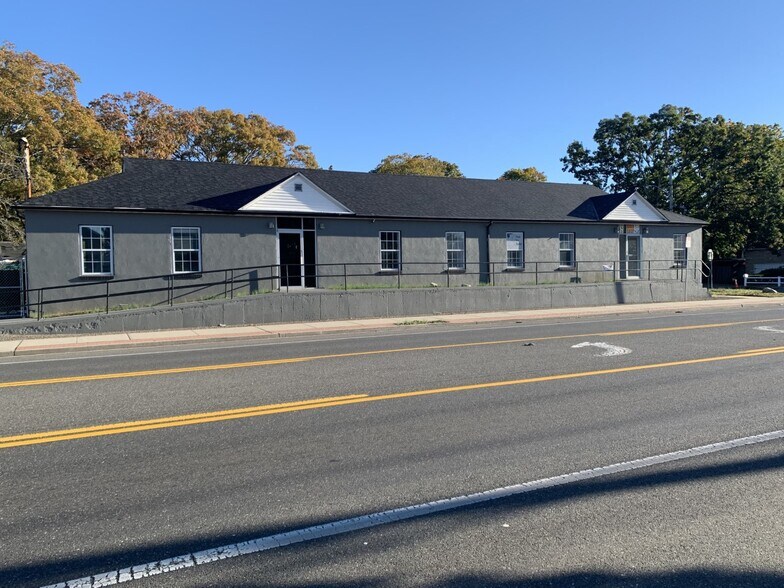 Primary Photo Of 207 Bayshore Rd, Deer Park Office For Lease
