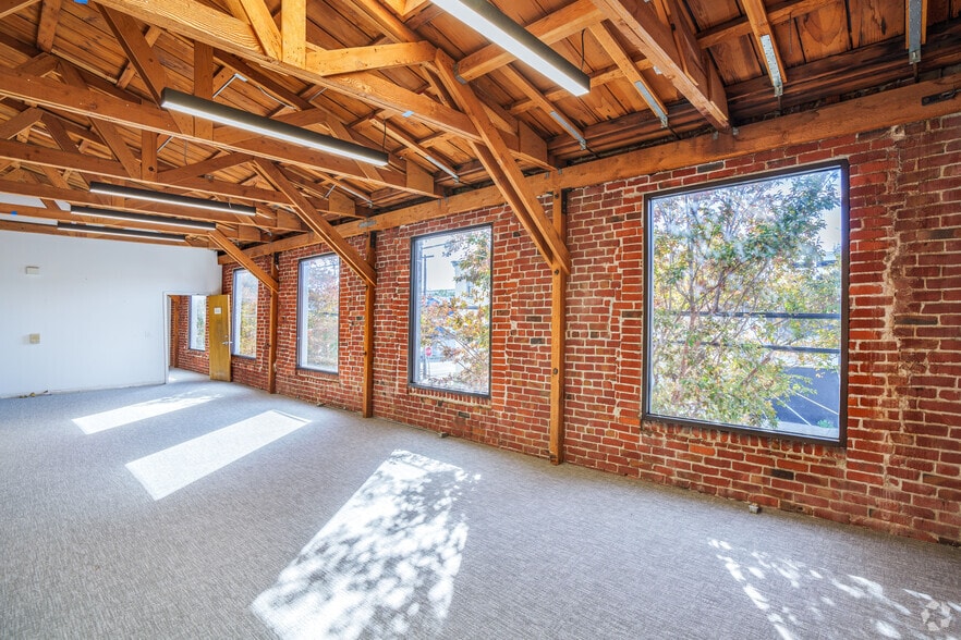 More Photos Of 520 3rd St, Oakland Unknown For Lease