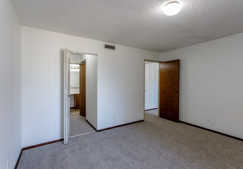 More Photos Of 3730 SW Plaza Dr, Topeka Apartments For Sale