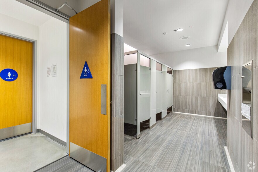 More Photos Of 5475 S Decatur Blvd, Las Vegas Research And Development For Lease