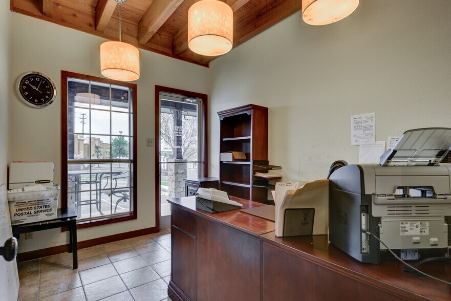 More Photos Of 5107 Monaco Cir, San Antonio Office For Sale