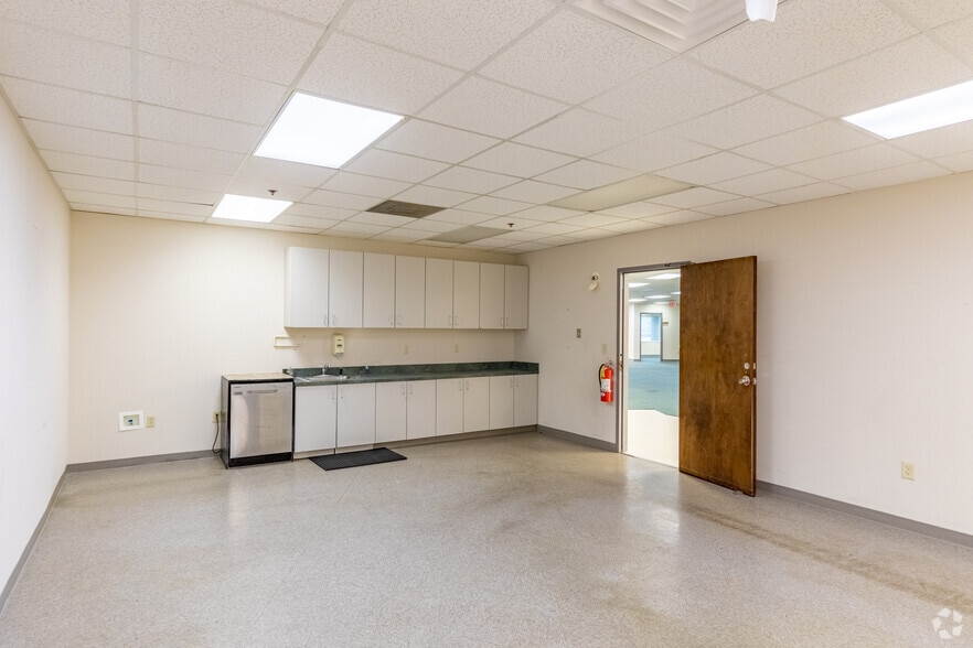 More Photos Of 680 Engineering Dr, Peachtree Corners Research And Development For Lease