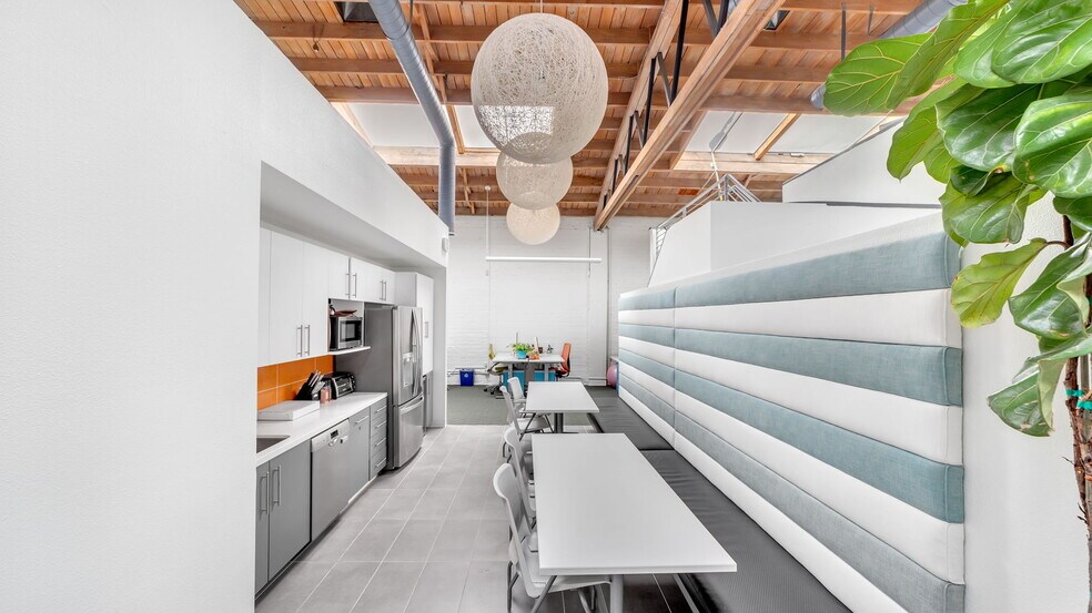 More Photos Of 4010 Goldfinch St, San Diego Loft Creative Space For Sale