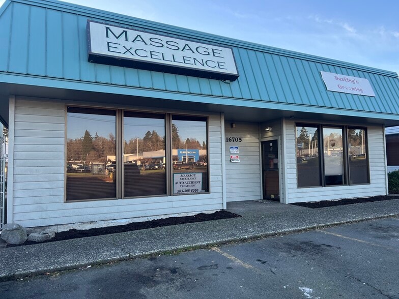 More Photos Of 16725 SE McLoughlin Blvd, Milwaukie Convenience Store For Sale