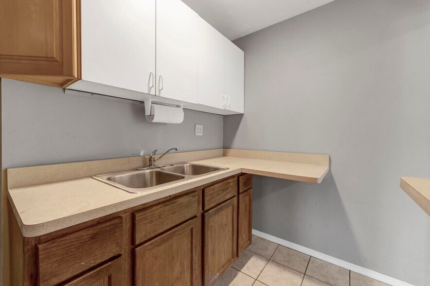 More Photos Of 7969 Richardson Rd, West Bloomfield Office Residential For Sale