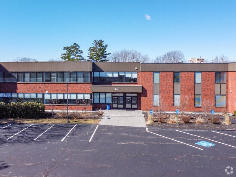 More Photos Of 123 Darling Ave, South Portland Office For Lease