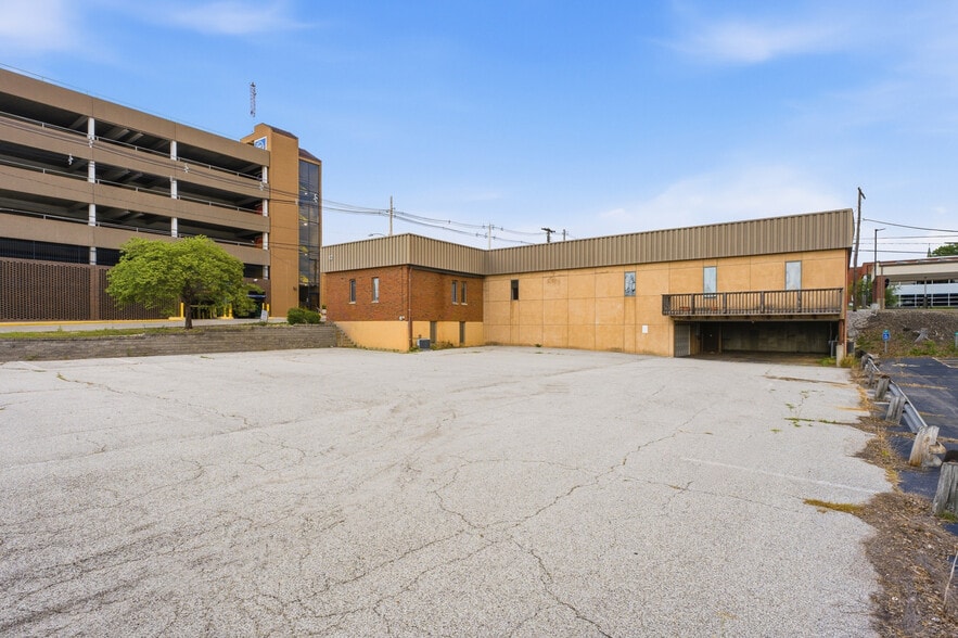 More Photos Of 12 W Lincoln St, Belleville Medical For Sale
