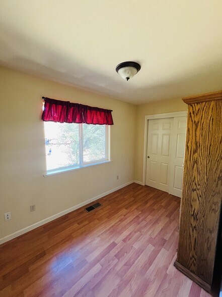 More Photos Of 5109 Smith Rd, Mariposa Office For Sale