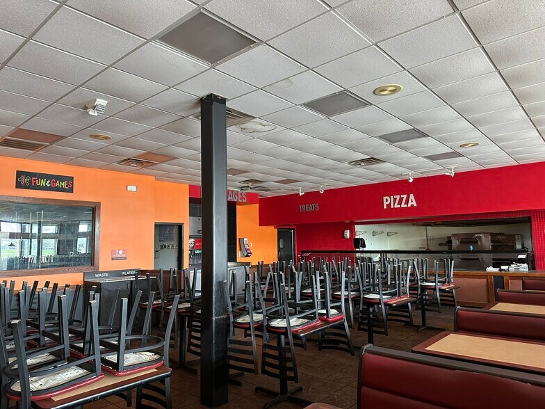 More Photos Of 2150-2172 Walker Lake Rd, Ontario General Retail For Sale